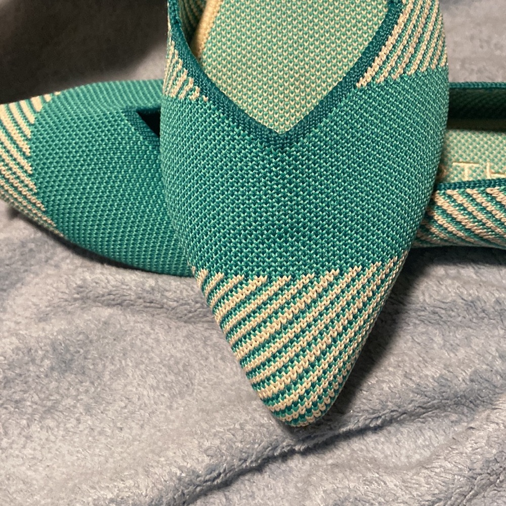 Rothy’s size 8w green and cream used but as you can see in like new condition - Picture 9 of 17
